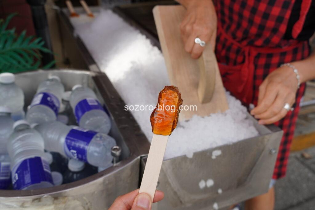 ケベック州で食べられるメープルタフィーというお菓子