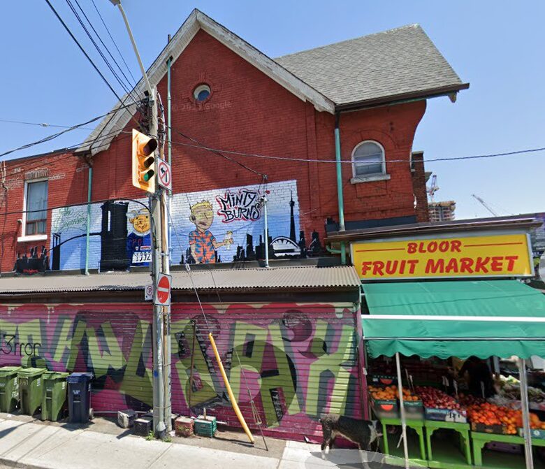 トロントのスーパーマーケットのBloor Fruit Marketの外観