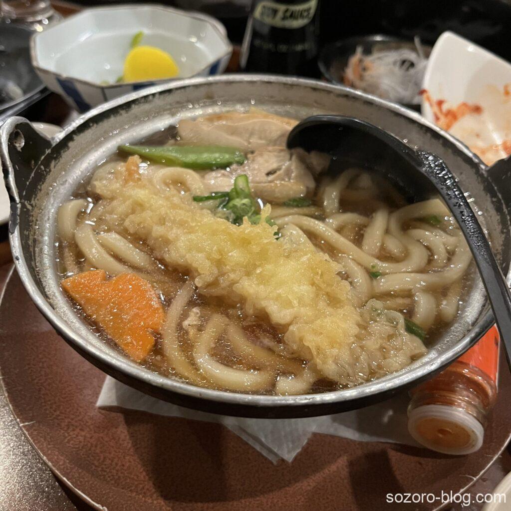 カナダのバンクーバーの飲食店大漁市場の鍋焼きうどん